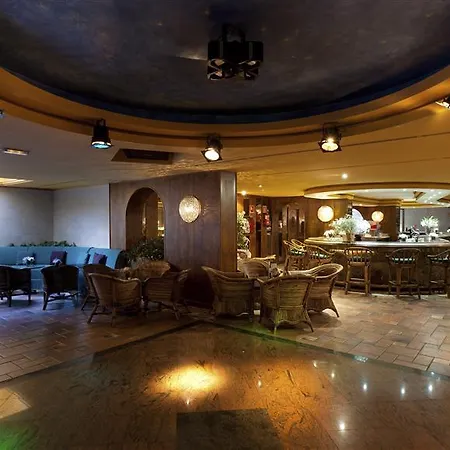 索尔巴尔巴坎酒店 4*