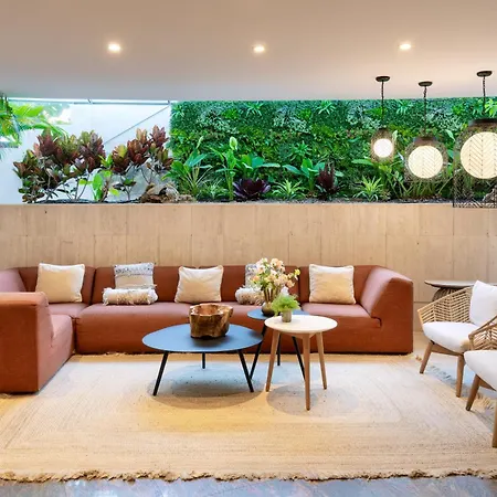 Sol Barbacan מלון דירות 4*