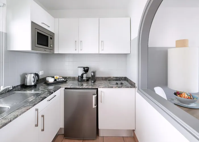 Sol Barbacan ホテル